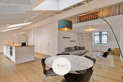 Feronstree et Hors-Chateau Apartamento | Loft 3 chambres "Bueren" - Parking - au centre de Liège by FineNest
