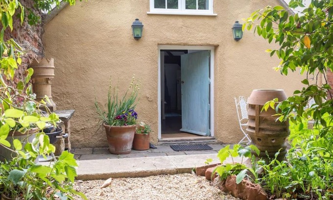 Belluton Apartamento | Loft Apartment nr Bath & Bristol with hot tub