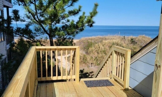 Cottage Line Apartamento | Loft At The Beach 1 Bedroom Apts by RedAwning