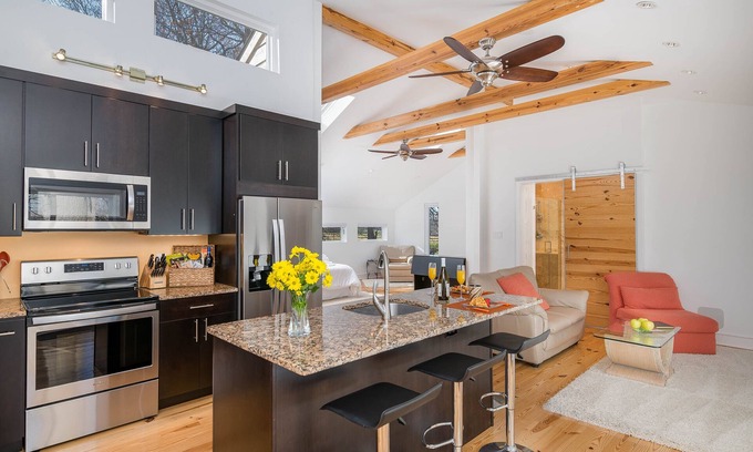 West Chester Apartamento | ¡Loft Bliss! Relajante, acogedor y terapéutico.