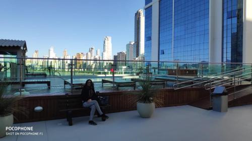 Pioneiros Apartamento | LOFT com garagem e piscina Prédio frente MAR