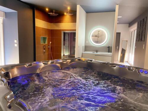 Marigny-Marmande Casa | Loft industriel avec Spa, Sauna et Hammam en Touraine – Jardin clos et équipements haut de gamme - FR-1-381-559