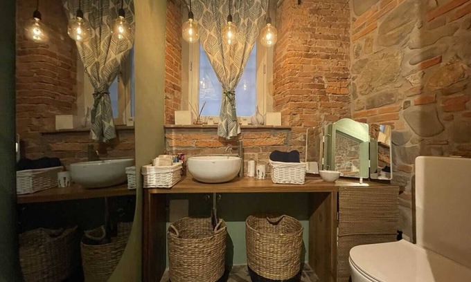 Lucca Historical Center Cabaña | Loft situalto in the historic center on the ground floor.