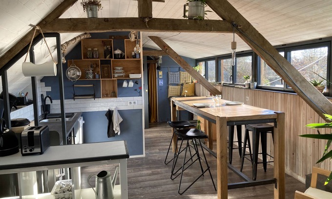 Saint-Cernin-de-Larche Apartamento | Loft south for 2 to 7 people, kitchenette. Access to the hostel's common areas.