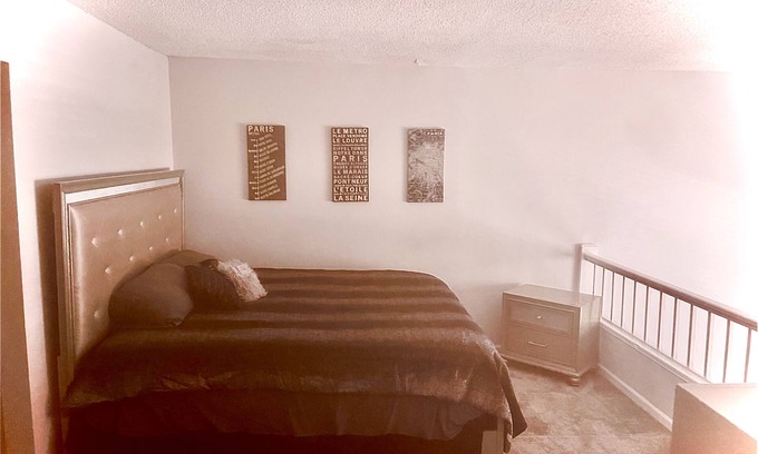 Clarkston Apartamento | loft style unit... perfect for a relaxing getaway,15 min from shopping and more!