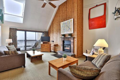 Killington Casa | Loft, Top-Floor Mountain View 2BR-2BA at Mountain Green, Pool, Hot Tub, Shuttle