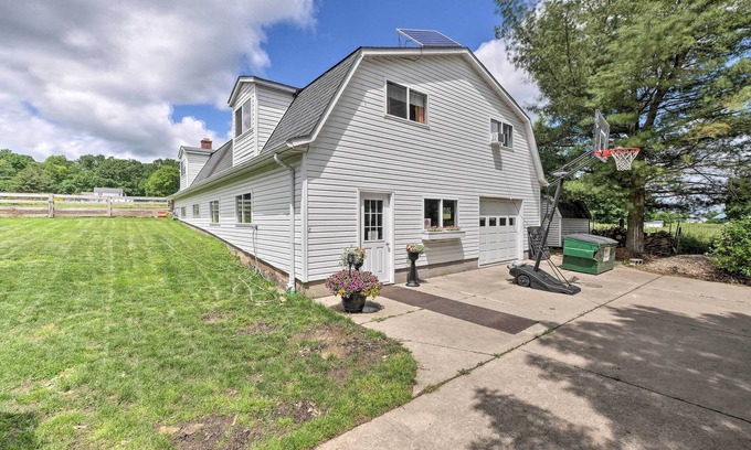 Huntsburg Casa | ¡NUEVO! Casa familiar con espacio al aire libre en Amish Country!