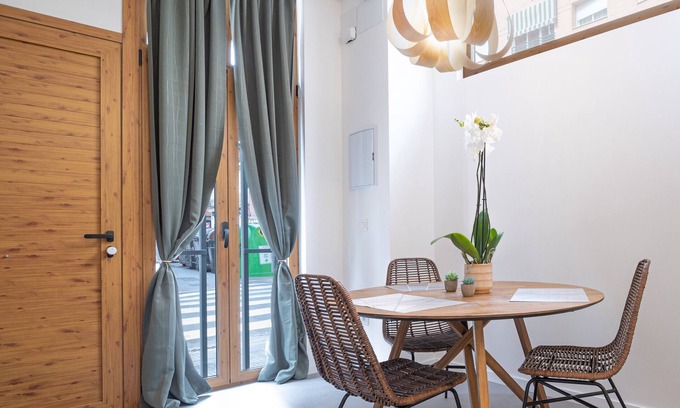 Jesus Apartamento | Loft Valencia cerca de estación de trenes Renfe - ESC1