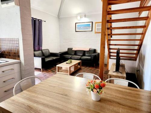 Mandurah Casa | Loft Villa Pool Spa & Beach Sleeps Six!
