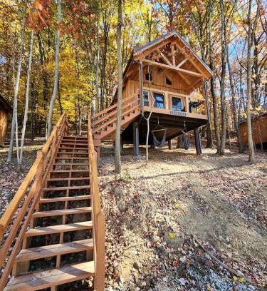 Scio Casa | Lofted Cabin Wonderful for Outdoor Adventures in Ohio