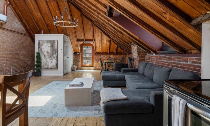 Parkside Apartamento | Lofty Ambition | Stunning West End Rooftop Retreat