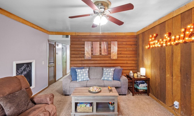 Nashville Casa | Log Cabin Close to Percy Preist Lake