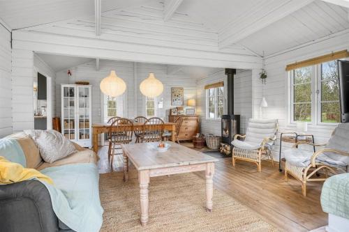 Bratten Strand Casa | Log Cabin Close To The Water In Bratten