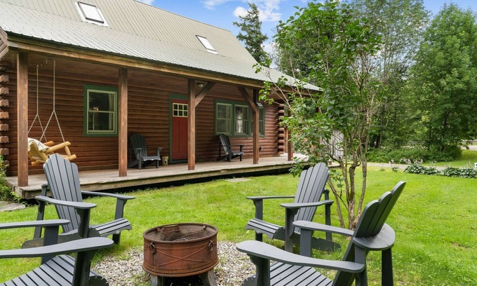 Jeffersonville Cabina | Log Cabin - Dog Friendly, Near Disc Golf & Hiking