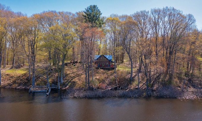 Lawrence Cabina | Log cabin- fishing-Lake-- close to South Haven