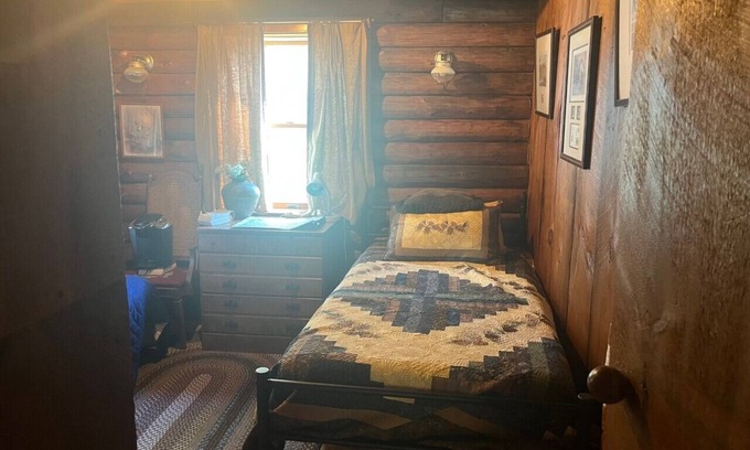 Chelsea Cabina | Log Cabin Get Away