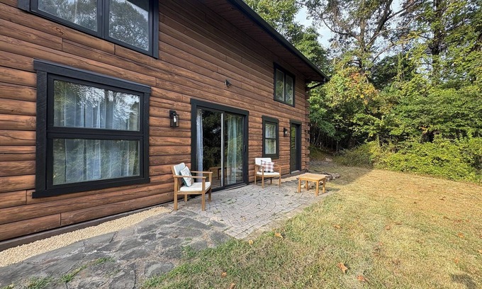Orrtanna Cabina | Log Cabin Hideaway - off Route 30 - Game Room - Sleeps 10
