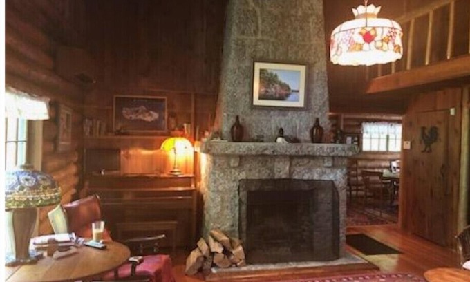 Lucerne-in-Maine Cabina | LOG CABIN IN LUCERNE DEDHAM MAY!