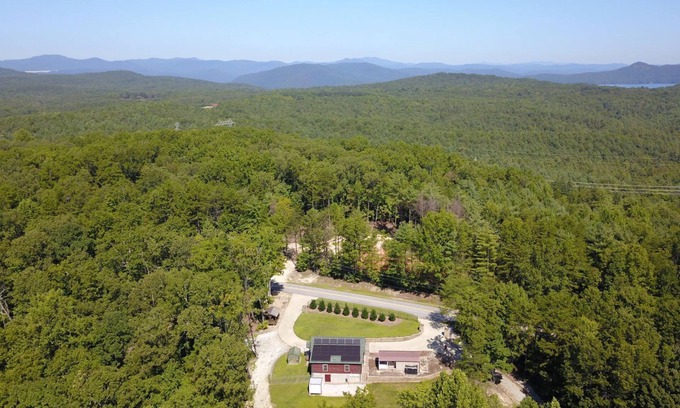 Salem Cabina | Log Cabin in the Foothills of the Blue Ridge Mountains, Lake Jocassee - Keowee