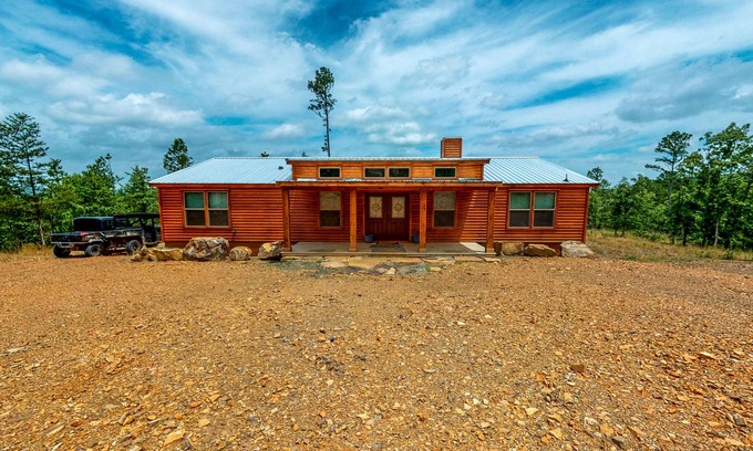 Stringtown Casa | Log Cabin in the Woods - Channel Access, Kayaks, Canoe, Firepit, Dog-Friendly
