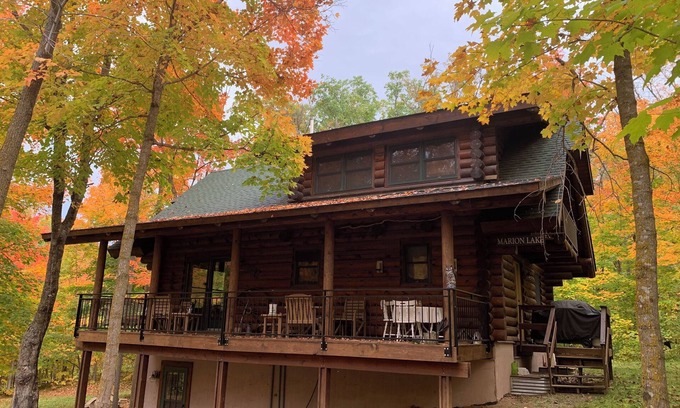 Richville Cabina | Log cabin in the woods with Marion Lake access in Otter Tail County.