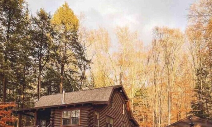 Pilot Knob Cabina | Log Cabin min to Lake George- fire pit, kayak, grill, games
