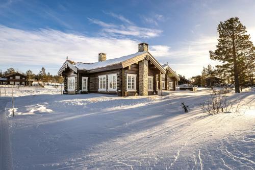 Veggli Casa | Log Cabin Near Historic Senhovd
