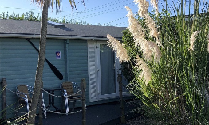 Great Yarmouth Cabina | Cabaña de madera junto a nuestra playa de arena con preciosas vistas al mar, cerca de Norfolk Broads.