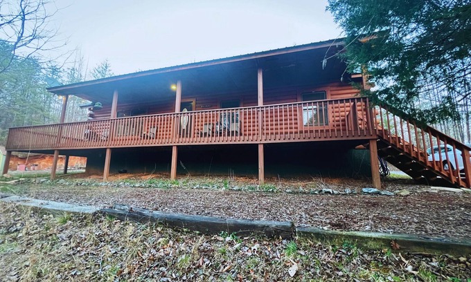 Rutherfordton Cabina | Cabaña de madera en 5 acres privados, comunidad cerrada con acceso al río