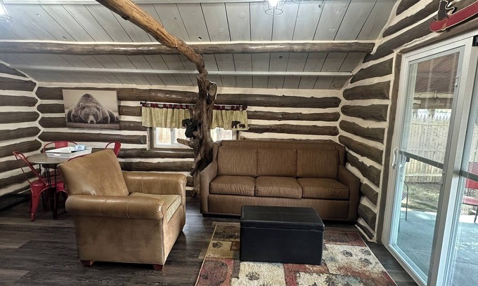 Tomahawk Cabina | Log Cabin on Lake Alice & ATV/UTV Trails, Papa Bear 2-Bedroom
