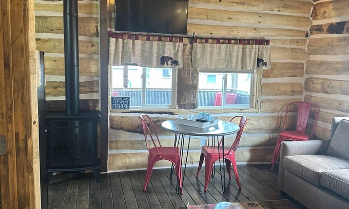 Tomahawk Cabina | Log Cabin on Lake Alice & ATV/UTV Trails, Sister Bear 2-Bedroom