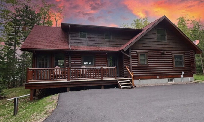 St Germain Casa | Log Cabin on Lake on 3 Acres of Total Seclusion
