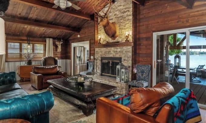 Tool Cabina | Log Cabin on Open Water