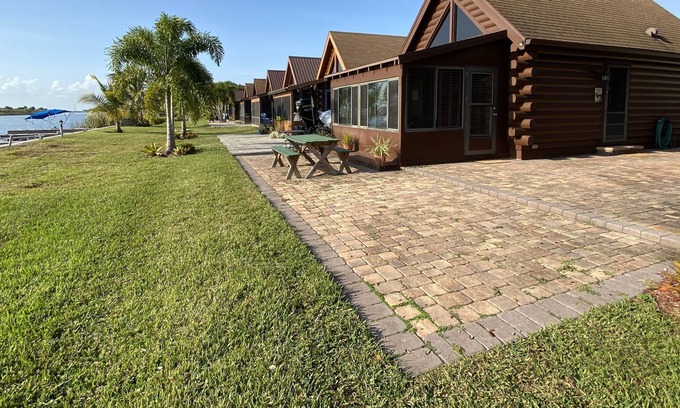 Okeechobee Cabina | Cabaña de madera en el lago