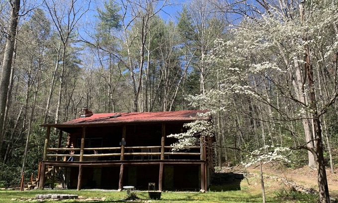 Hot Springs Casa | Log Cabin - private - w/ running creek - 1mile from downtown Hot Springs