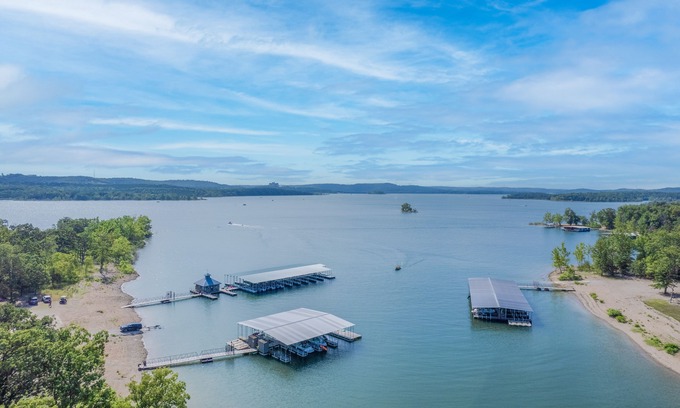 Indian Point Villa | Log Cabin Retreat near SDC, Resort Amenities - Indian Point (C24)