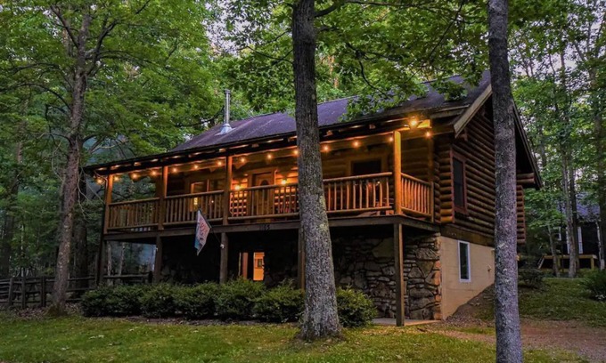 Swanton Cabina | Log Cabin Retreat w/ Hot Tub, Game Room, Fire Pit