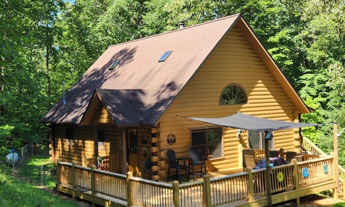 Tarheel Cabina | Log Cabin - Secluded 5 Acres - 5 min to Historic Downtown Murphy