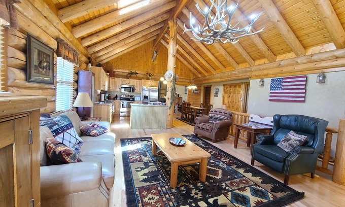 Divide Casa | Log cabin style home on secluded 48 acre property