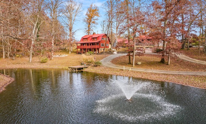 Knoxville Cabina | Log Cabin, UTK/Neyland, Smoky Mts, 16acres, FP, HotTub, Sauna, Fishing,Golf,Pets