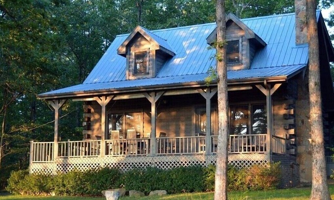 Ozone Cabina | Log Cabin w/ Picturesque Mtn View. Private Sunsets. Hot Tub. Kid & Dog Friendly