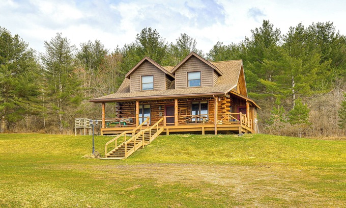 Hornell Cabina | Log Cabin w/ Pond & Trail Access in Almond!