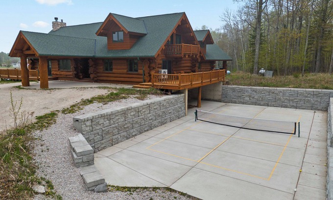 Fish Creek Cabina | Log Cabin w/ Private Pickleball Court in Fish Creek!