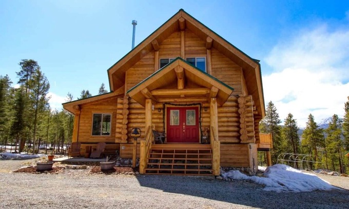 Twin Lakes Casa | Log cabin with amazing Views and hot tub, pets OK