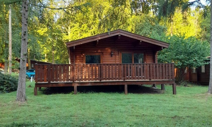 Kenwick Cabina | Log cabin with decked veranda, nestled in Kenwick Park, Louth
