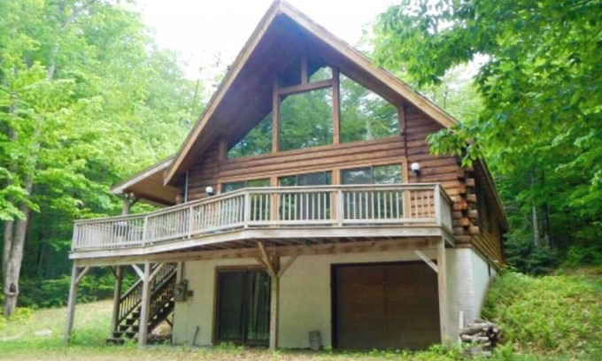 Wardsboro Cabina | Cabaña de madera con jacuzzi - ¡Perfecto para vacaciones familiares y escapadas en grupo!