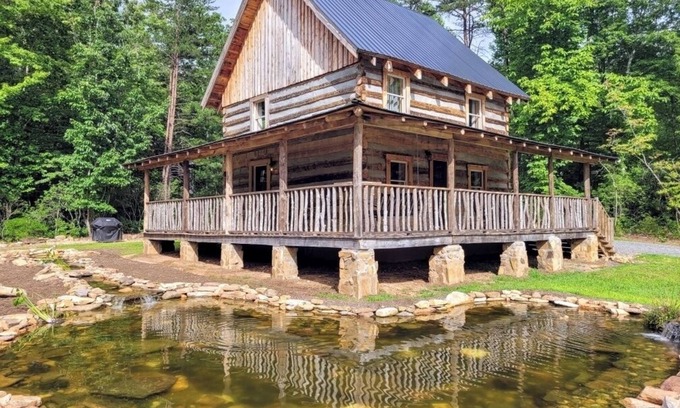 Mount Airy Cabina | Log Cabin with Koi Pond in Mayberry on the “Surry County Wine Trail”