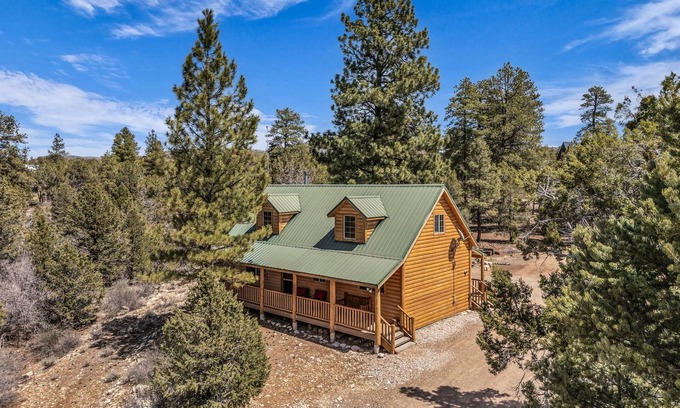 Orderville Cabina | Log Cabin Zion Retreat| Where Milky Way Meets Zion