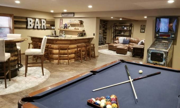 Woodmoor Casa | Log Home-Hot Tub-Game Room/Workout Room/Fireplace-BBQ-Yard Games/Pickleball