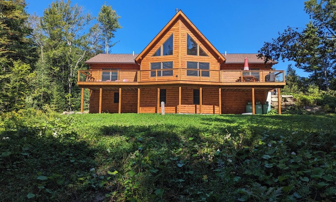 Mount Sunapee Casa | Log Home Mt Sunapee View - 5 min from beach and mountain & 9 min from town